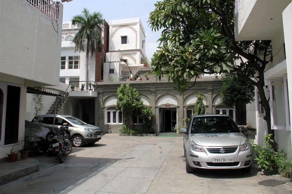 Tourist Guest House Amritsar Exteriör bild